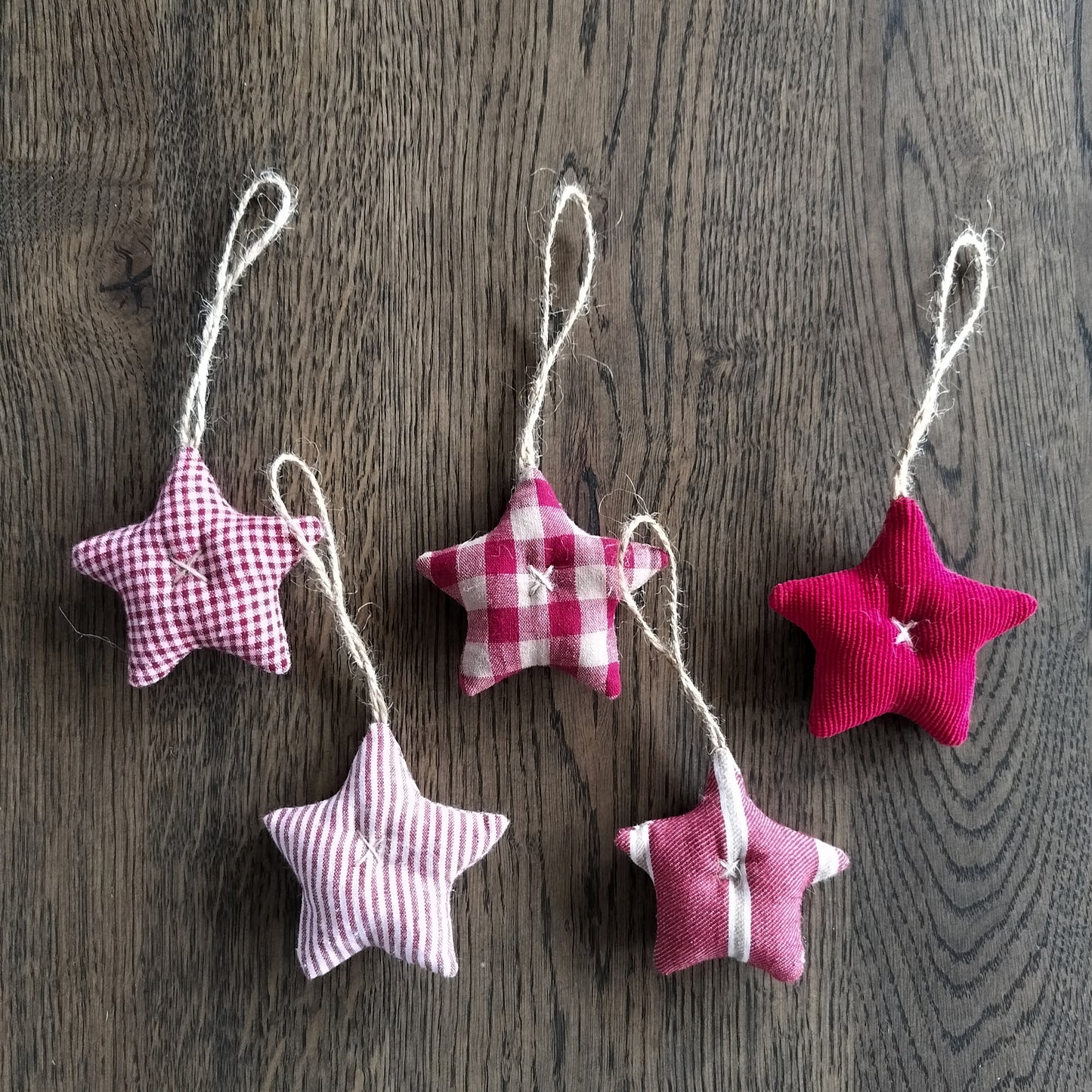 Ib Laursen - Stjerner til ophæng sæt med 5 stk. i røde farver