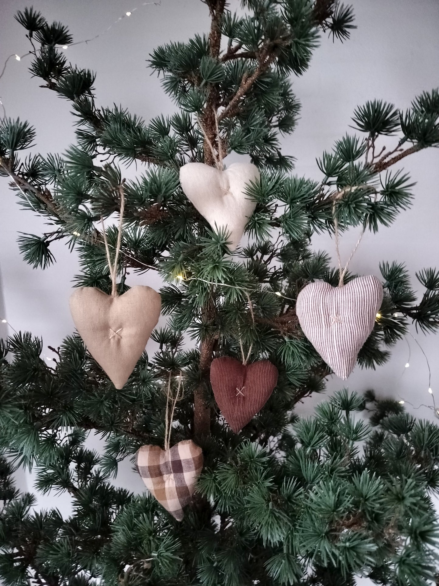 Ib Laursen - Hjerter til ophæng 5 stk. i brun og natur farve