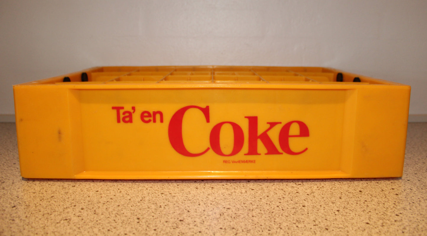 Secondhand - gul Coca Cola plastik kasse