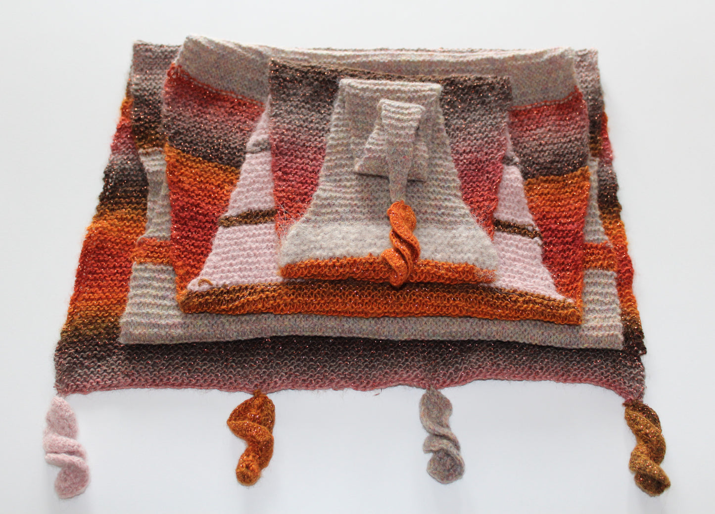Homemade - strikket sjal kileformet  i multifarver