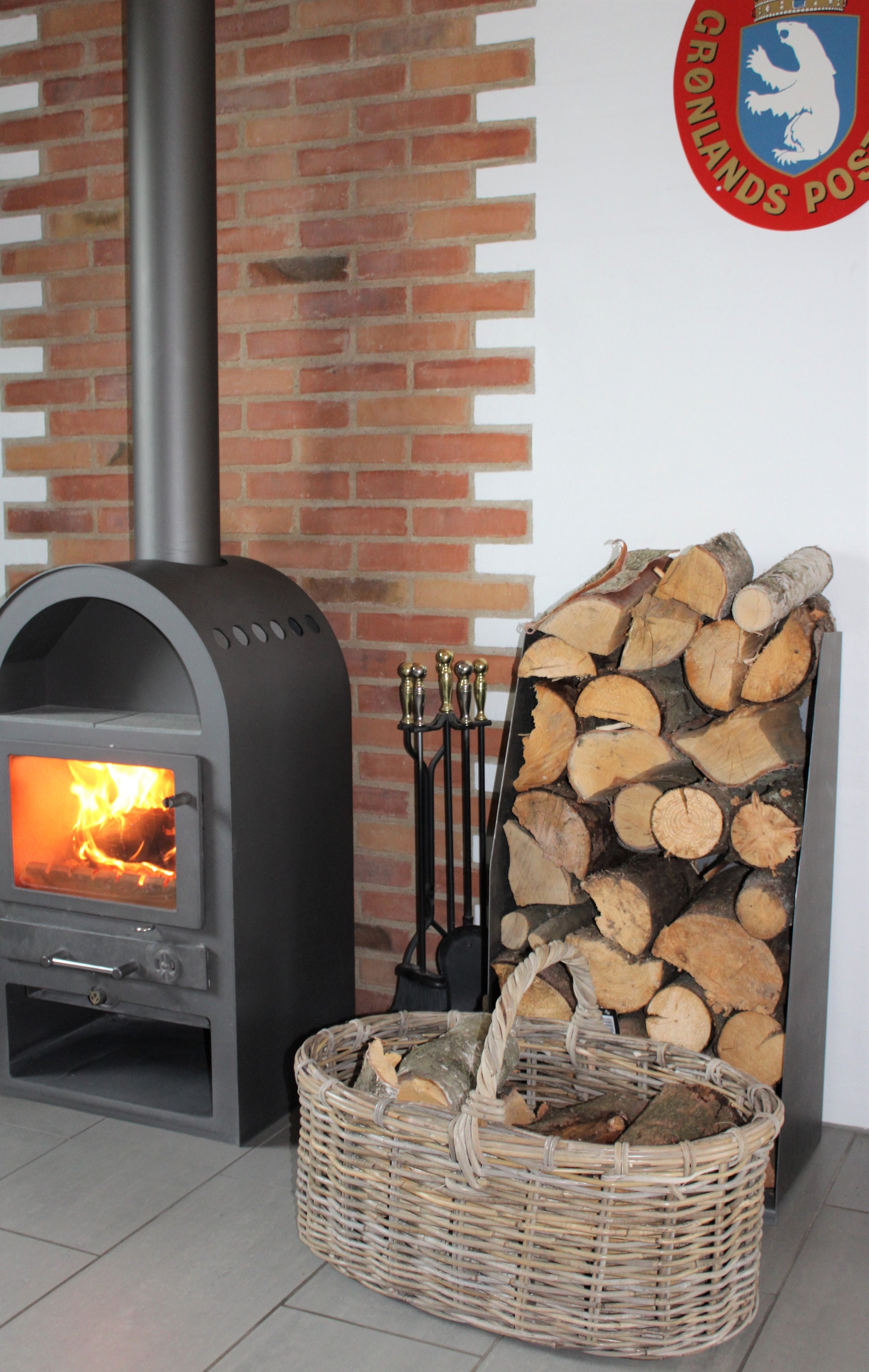 Stor flettet kurv til opbevaring eller som brændekurv 