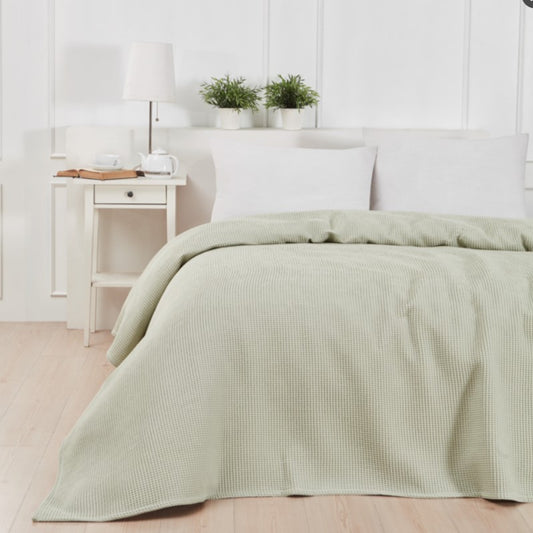 Lysegrøn waffle sengetæppe fra BySkagen, 240 x 260 cm. 